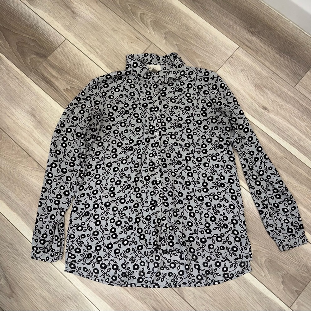 graphic floral high low button up collard flowy blouse size xs